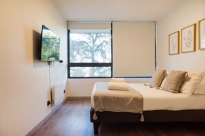 2 bedrooms, desk, iron/ironing board, WiFi