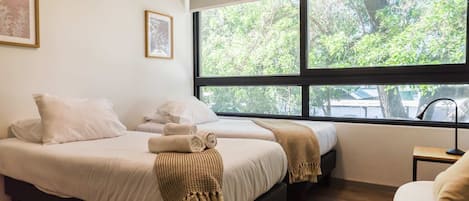 2 bedrooms, desk, iron/ironing board, WiFi