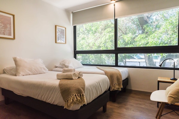 2 bedrooms, desk, iron/ironing board, WiFi