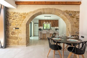 Dining - 3-bedroom villa in brilliant Kissamos with AC, WiFi. Enjoy a relaxing stay (Kissamos)