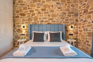 3 chambres, fer et planche à repasser, Wi-Fi, draps fournis