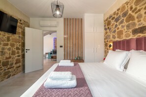 3 bedrooms, iron/ironing board, WiFi, bed sheets - 3-bedroom villa in brilliant Kissamos with AC, WiFi. Enjoy a relaxing stay (Kissamos)