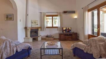 Villa, 5 Bedrooms, Terrace | Living area