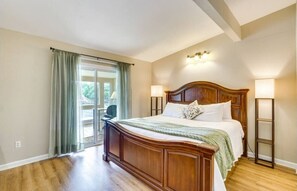 4 slaapkamers, een bureau, een strijkplank/strijkijzer, gratis wifi