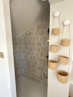 Shower, hair dryer, towels