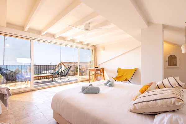 3 habitaciones, tabla de planchar con plancha, cuna de viaje y wifi