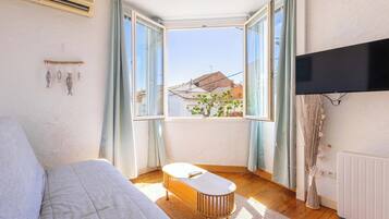 2 slaapkamers, een strijkplank/strijkijzer, wifi, beddengoed