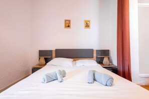 2 bedrooms, iron/ironing board, WiFi, bed sheets - Comfort & Charm – 1-Min Walk to the Sea (Valras-Plage)