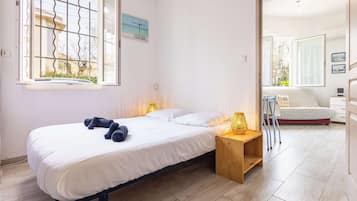 1 dormitorio, tabla de planchar con plancha, wifi y ropa de cama