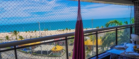 Basic Apartment | Outdoor dining