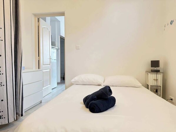 1 chambre, fer et planche à repasser, Wi-Fi, draps fournis