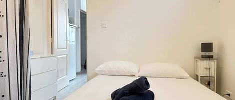 1 chambre, fer et planche à repasser, Wi-Fi, draps fournis