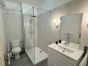 淋浴設備、風筒、提供毛巾