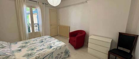 2 chambres, fer et planche à repasser, Wi-Fi, draps fournis