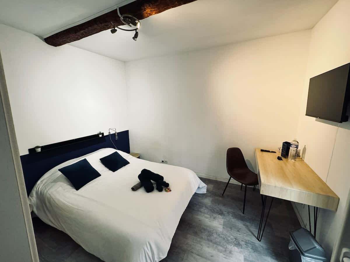 1 chambre, fer et planche à repasser, Wi-Fi, draps fournis