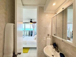 Dusche, Haartrockner, Handtücher