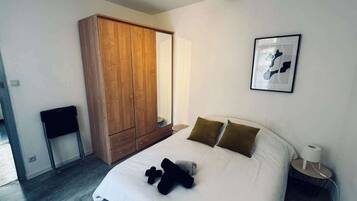 1 chambre, fer et planche Ă repasser, Wi-Fi, draps fournis