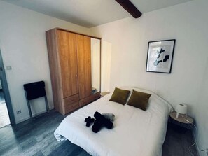 1 habitación, tabla de planchar con plancha, wifi y ropa de cama 