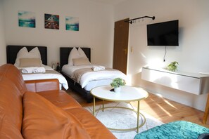 2 bedrooms, desk, iron/ironing board, travel crib - Timeless Apartment II Bremen-Neustadt (Bremen)