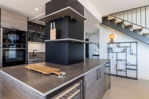 Fridge, microwave, oven, stovetop - Panarea Grand Prestige Duplex with Private Spa & Sea View (Valras-Plage)