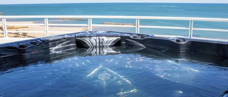 مغطس سبا خارجي