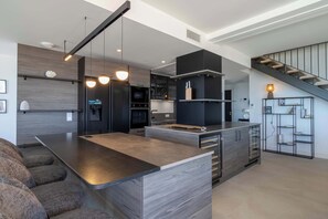 Fridge, microwave, oven, stovetop - Panarea Grand Prestige Duplex with Private Spa & Sea View (Valras-Plage)