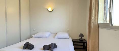 5 dormitorios, tabla de planchar con plancha, wifi y ropa de cama