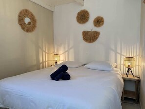 2 chambres, fer et planche à repasser, Wi-Fi, draps fournis