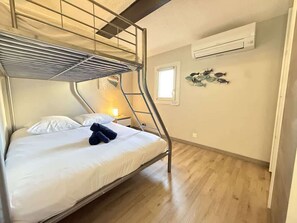2 habitaciones, tabla de planchar con plancha, wifi y ropa de cama 