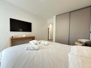 10 habitaciones, tabla de planchar con plancha, wifi y ropa de cama 