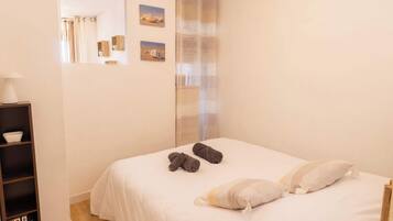 2 chambres, fer et planche à repasser, Wi-Fi, draps fournis