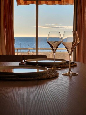 Dining - Cosy Apartment with Sea View & Parking (Valras-Plage)