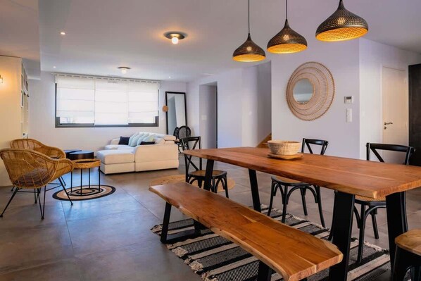 Dining - La Maison Bleue Comfort (Valras-Plage)