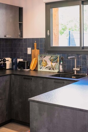 Fridge, microwave, oven, stovetop