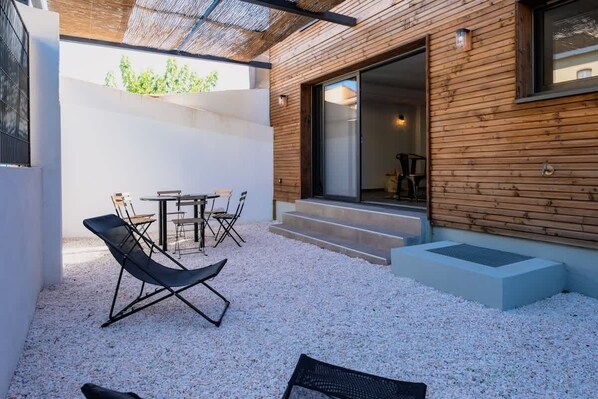 屋外ダイニングエリア