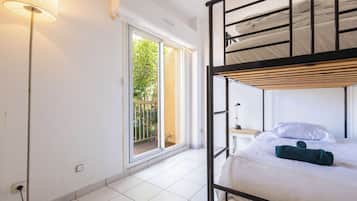 2 chambres, fer et planche à repasser, Wi-Fi, draps fournis