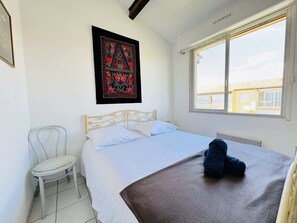 2 slaapkamers, een strijkplank/strijkijzer, wifi, beddengoed