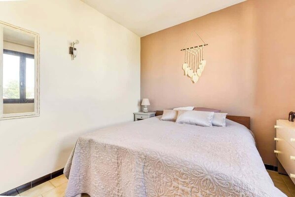 1 bedroom, iron/ironing board, bed sheets