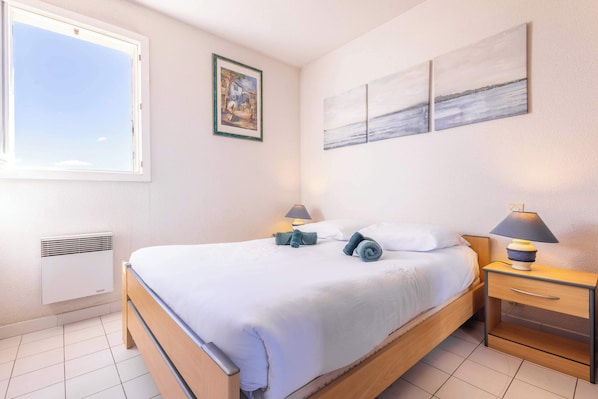 2 Schlafzimmer, Bügeleisen/Bügelbrett, Reisekinderbett, Bettwäsche
