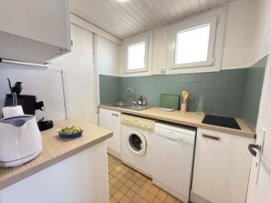 Køleskab, mikrobølgeovn, ovn, kogeplade