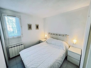 2 chambres, fer et planche à repasser, Wi-Fi, draps fournis