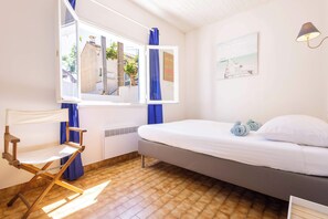 2 slaapkamers, een strijkplank/strijkijzer, wifi, beddengoed