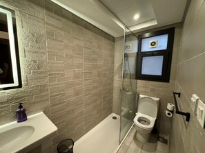 Toallas y papel de baño 