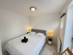1 Schlafzimmer, BĂŒgeleisen/BĂŒgelbrett, WLAN, BettwĂ€sche