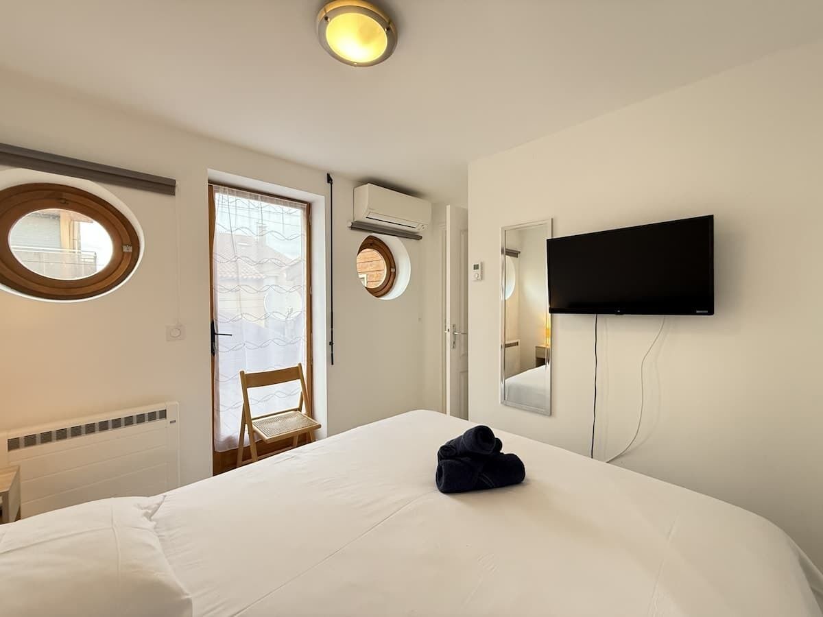 1 chambre, fer et planche à repasser, Wi-Fi, draps fournis