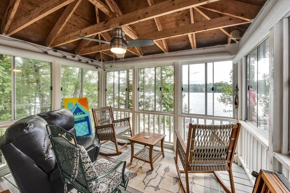 Smart TV, stereo, offices