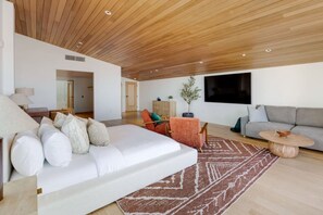3 bedrooms, desk, iron/ironing board, travel crib - The Santa Monica Sunset - 5,000 sq ft of beachfront luxury (Los Angeles)