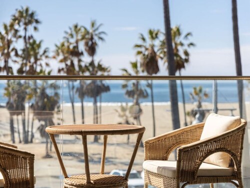 The Santa Monica Sunset - 5,000 sq ft of beachfront luxury