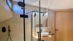 シャワー、ヘアドライヤー、ビデ、タオル