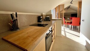 Refrigerador, horno, parrilla de estufa y lavavajillas 